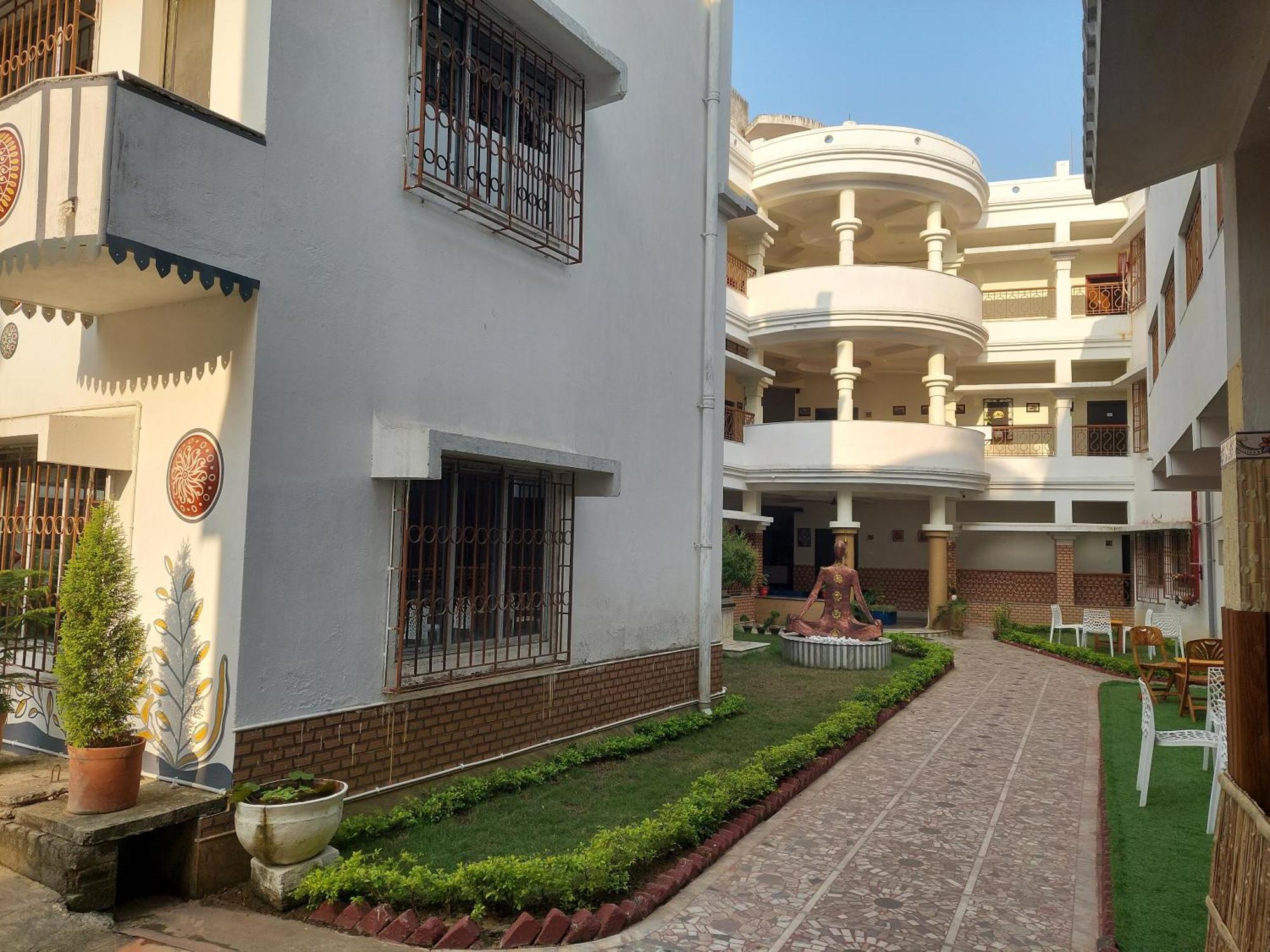 Hotel Kolam Shānti Niketan Εξωτερικό φωτογραφία