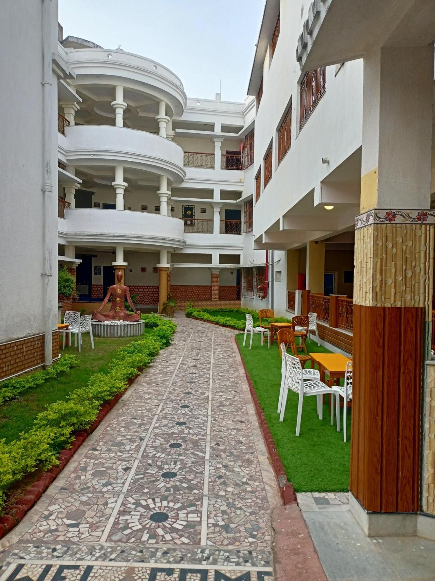 Hotel Kolam Shānti Niketan Εξωτερικό φωτογραφία